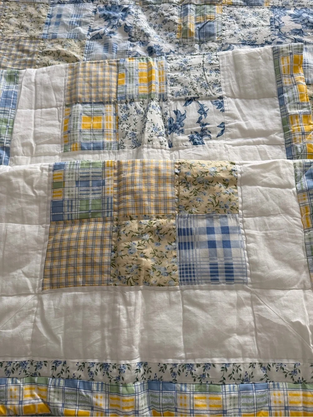 Patchwork Quilt in Blue, Yellow & White with 2 pillow Shams